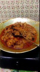 Masak Padang rendang ayam .gunakan santan kara..