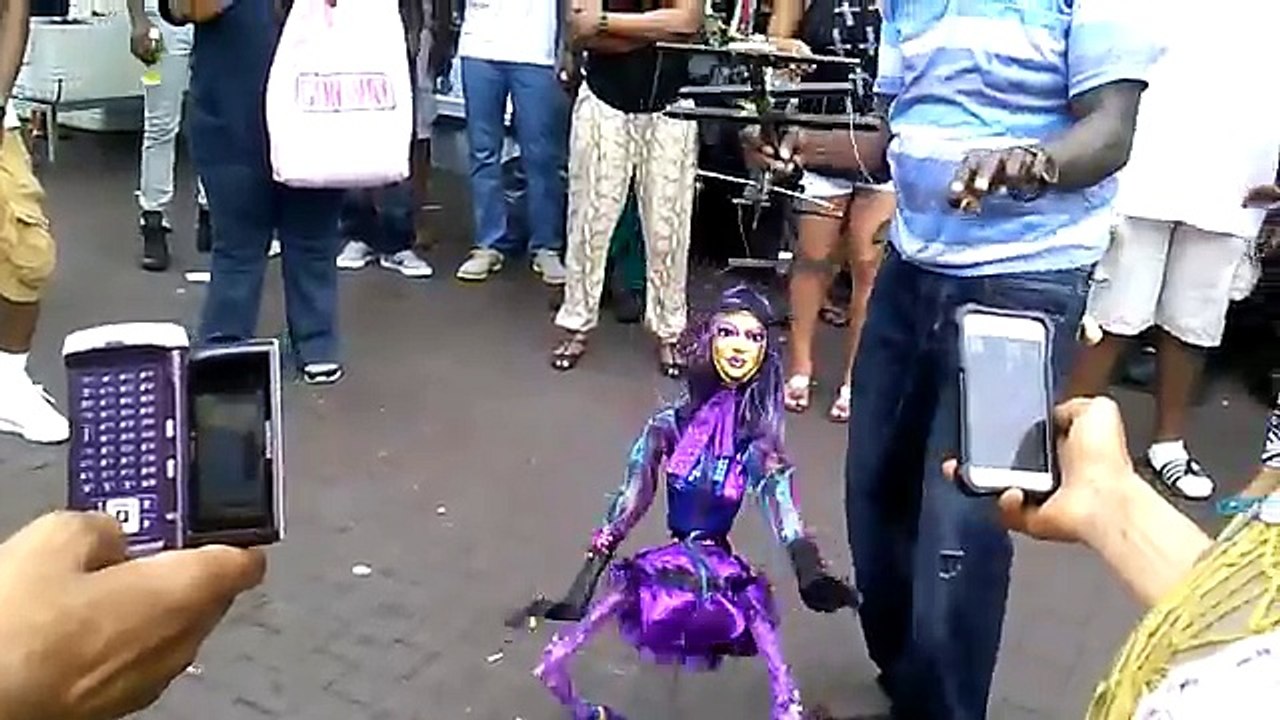 Very Papular Puppet Dancing in Jamaica Queens -