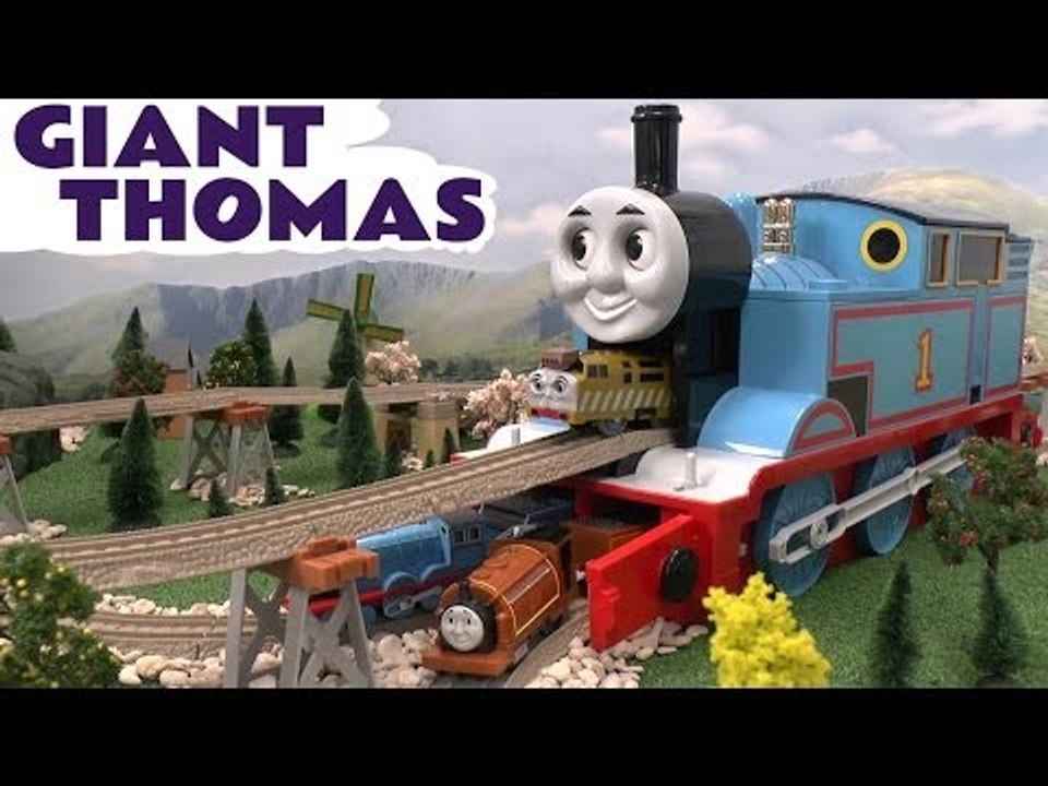 Tomy  Storage Giant Thomas And Friends Kids Toy Train Thomas The Tank Engine with Trackmaster Track