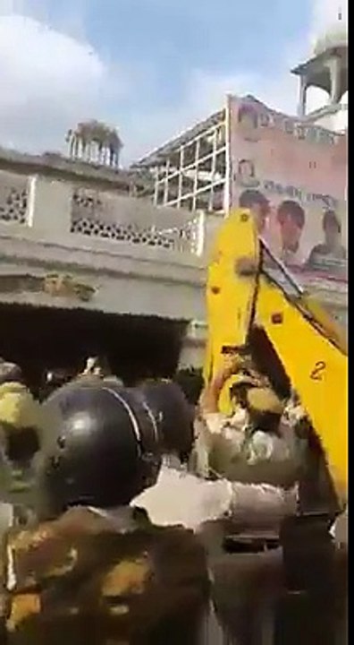 Delhi‬ MCD demolishes Shabil at Gurdwara Sis Ganj Sahib  (2)