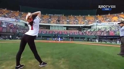 OMG ... The woman turned around to 360 degrees