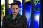 Estefânia Farias apresentando o Rede TV News