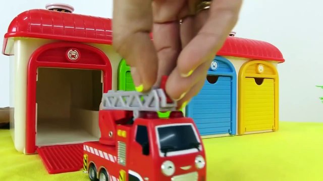 Oyuncak arabalar - Acil durum araçları - Ambulans, çekici ve itfaiye arabası iş başında