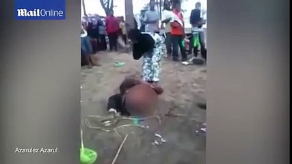 Bà mẹ tự tay trói rồi trừng phạt kẻ hiếp dâm con gái mình