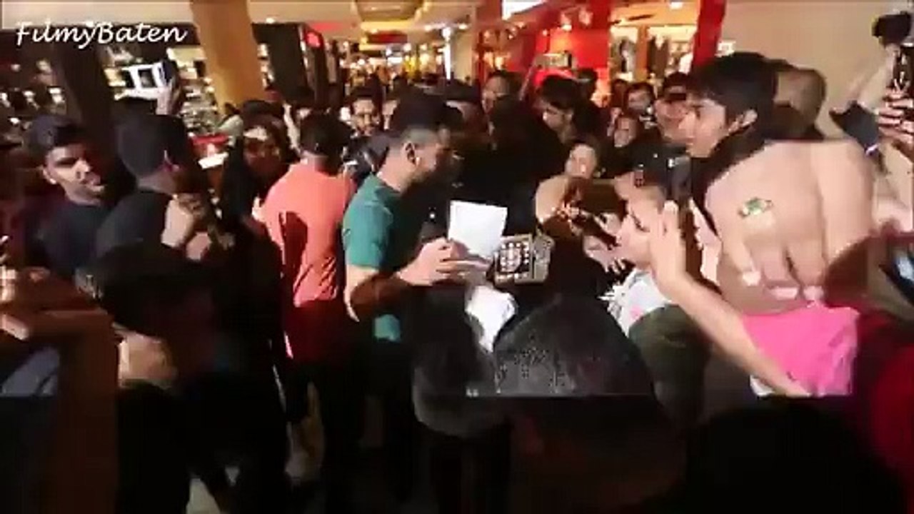 Watch what Indians did with virath kolhi at dubai mall