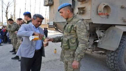 Yüksekova'da Güvenlik Güçleri ile Öğrenciler Futbol Maçı Yaptı