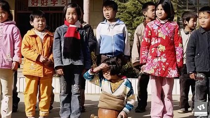 The 'Basketball Girl'. La ragazza senza gambe che diventa una nuotatrice professionista