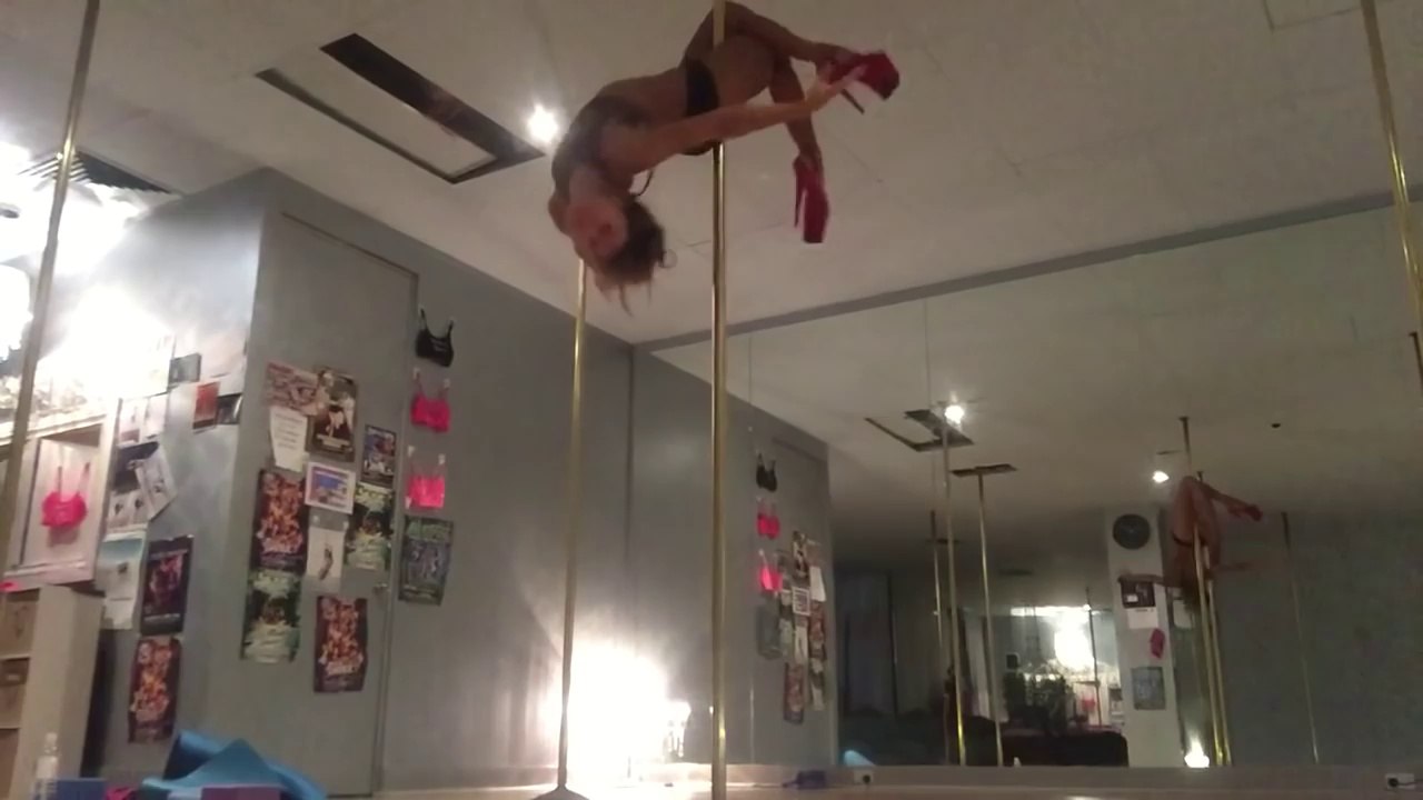Superbe figure de Pole Dance : Le Satellite