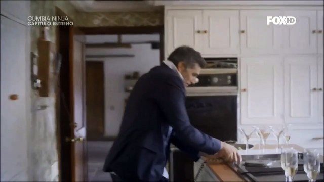 Christian Meier en Cumbia Ninja-capitulo 11 'Pateando culos'5