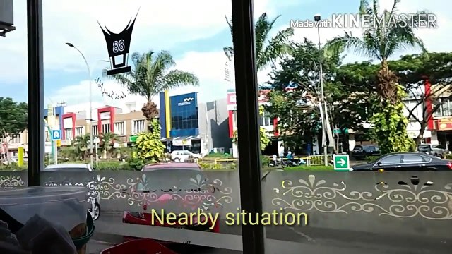 Eating and Reviewing Nasi Rendang-Indonesian Food (English Subtitles)