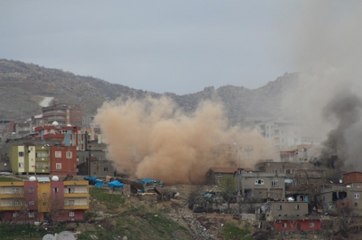 Erdoğan ve Bahçeli Gündeme Getirdi, Şırnak'ta Bomba Dolu Bina Uzaktan Patlatıldı