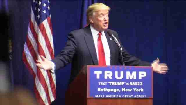 Trump reune a miles de simpatizantes en Nueva York, mientras opositores protestan en las calles