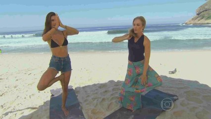 Alessandra Ambrosio - Interview & Teach Yoga