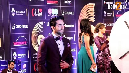 Télécharger la video: Ayushmann Khurrana at GIMA Awards 2016