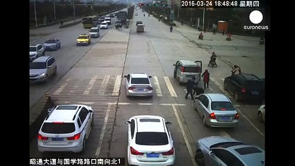 Shocking moment CHILD FALLS OUT from a car on highway & survives,  China 7 Apr 2016