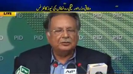 Check The Reaction of Pervez Rasheed on The Question of ARY News Reporter