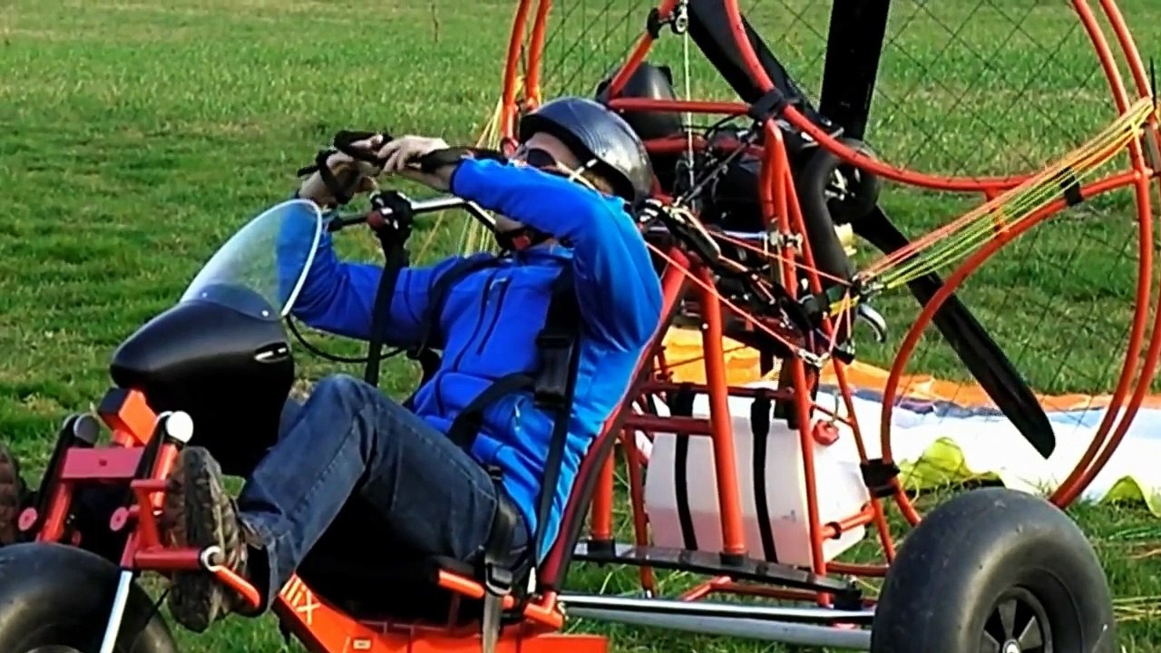 Vol en paramoteur chariot Bullix de chez Fresh Breeze et Moteur  Super Thorix 200