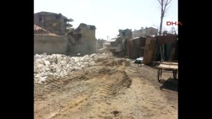 Nusaybin'de PKK'lılar Tarafından El Yapımı Patlayıcı Yapmak Amacıyla Kullanılan Boş Tüpler Ele...