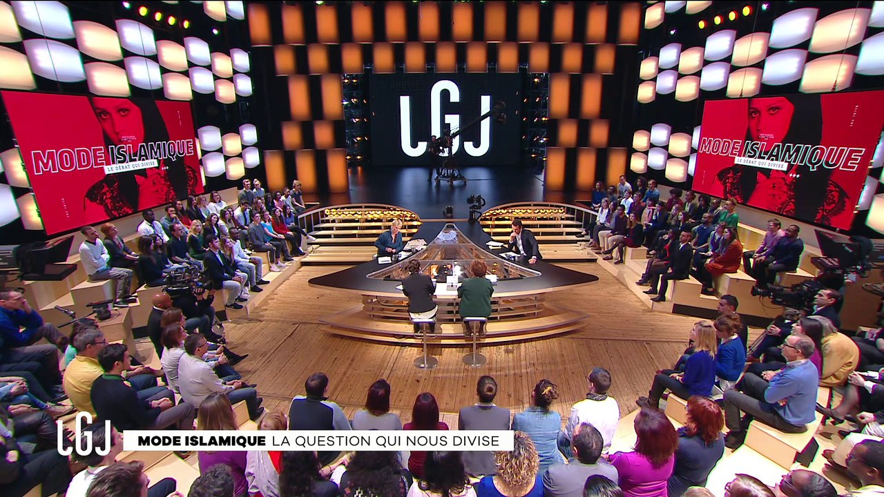 Coup de gueule de Chahdortt Djavann sur le voile au Grand Journal