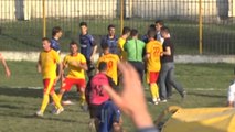 PA KOMENT: Grushta në Cerrik, rikthehet futbolli i dhunshëm - Top Channel Albania - News - Lajme