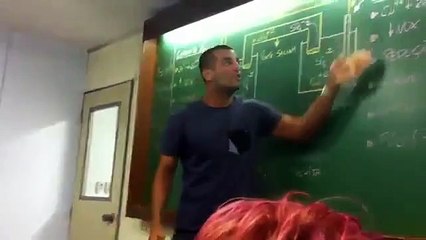 Professor cria funk para chamar atenção dos alunos