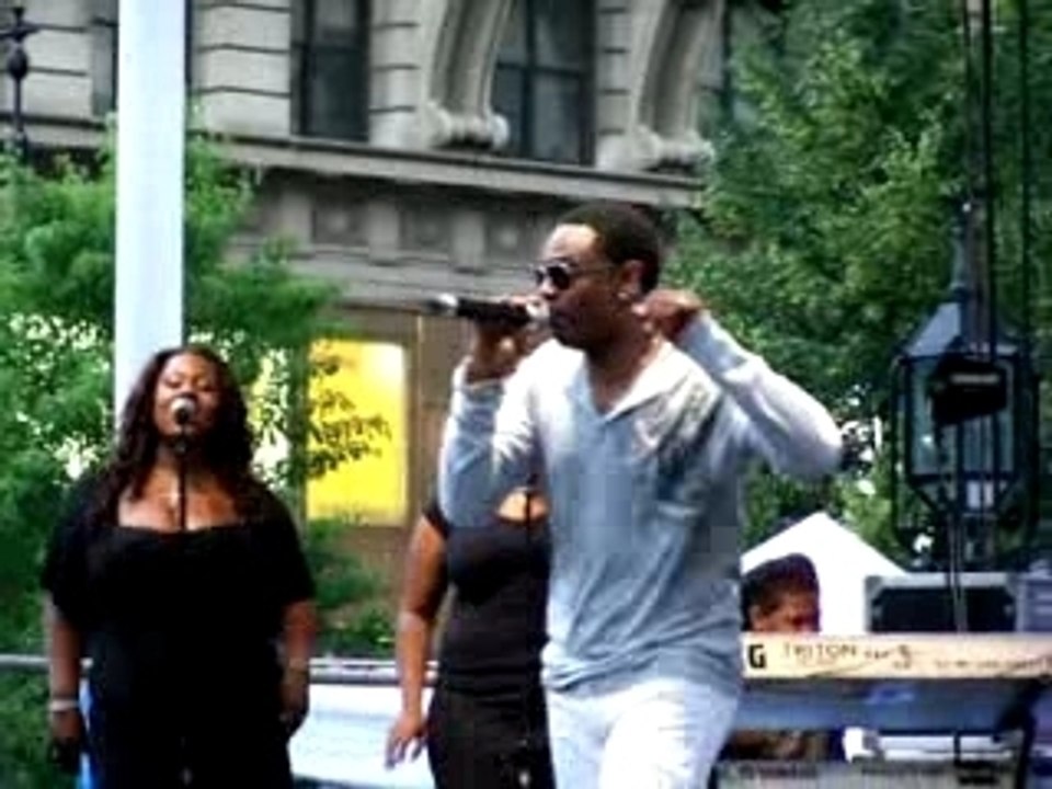 Carl Thomas @ J&R Music World Concert