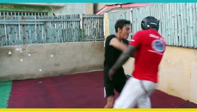 How to strike with horizontal elbow with the Israeli system of self defense Krav Maga