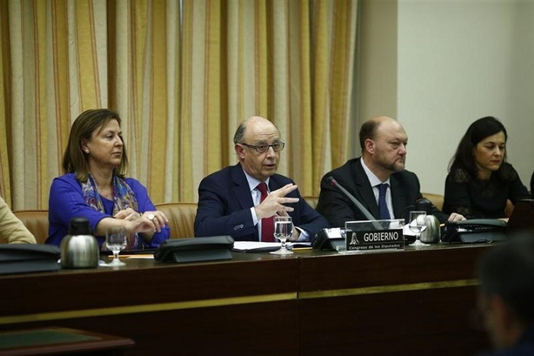 Hacienda da 15 días a las CCAA incumplidoras