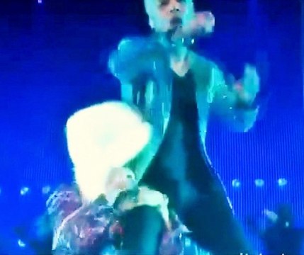 GD & SEUNGRI UNMISSABLE HOT MOMENT DURING BIGBANG MADE WORLD TOUR FINAL IN SEOUL! DAY 3 - 06.03.16