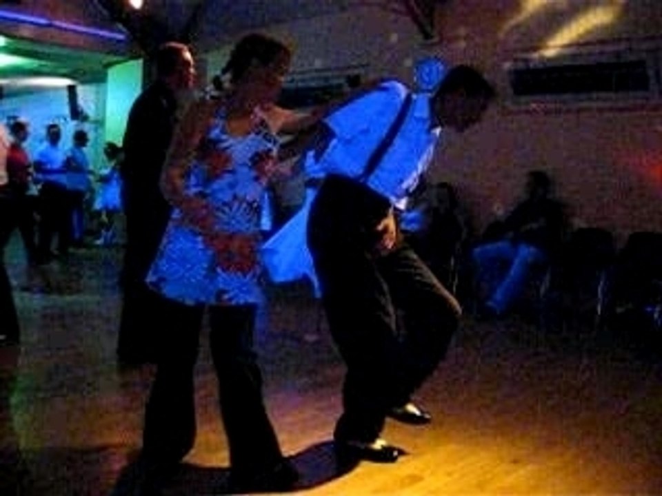 Let's'danse  st-thibault des vignes petit rock cool !