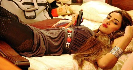 Hot Mathira Leave the Live Show After Badly Insulted on air- must watch