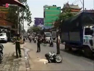 Nữ Sinh Bị Tạt Axít ở Sài Gòn Bỏng 75% Mặt, Hỏng Một Mắt
