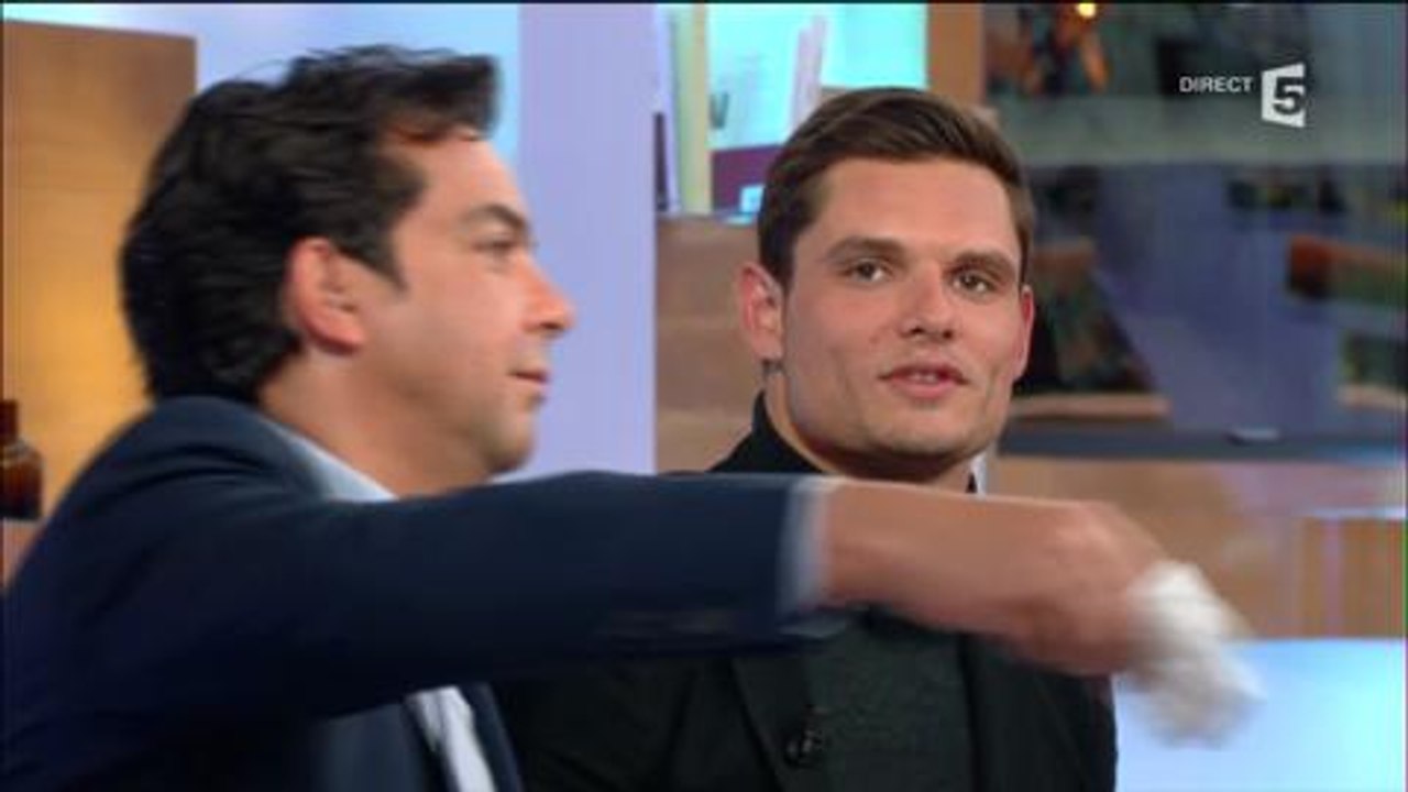 Florent Manaudou assume ses photos nues : "'Une paire de fesses ça reste une paire de fesses"