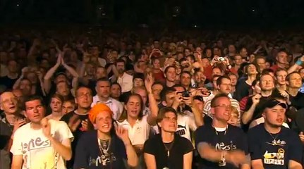 genesis - 2007 turn it on again live concert cinema show 37