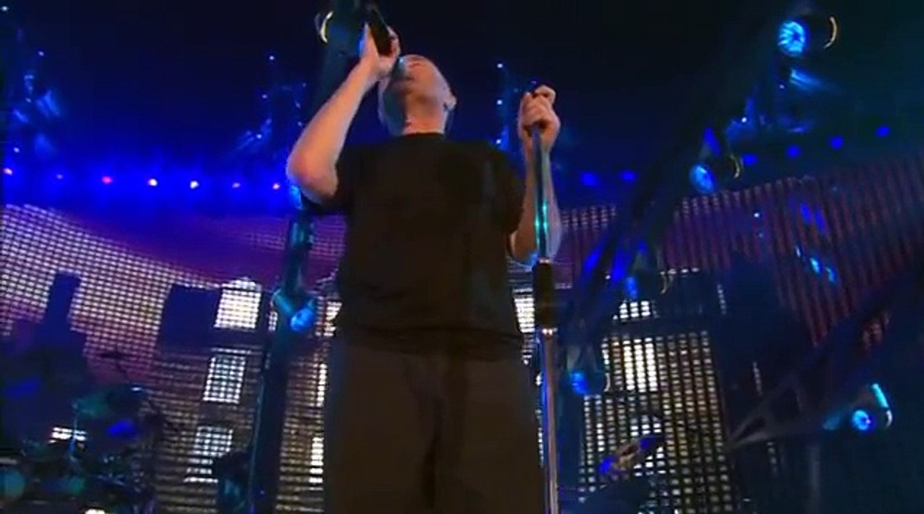 genesis - 2007 turn it on again live concert cinema show 48