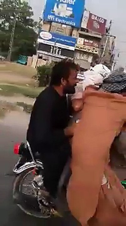 واہ جی کیا بات ہے آپ لوگ بھی دیکھیں اس بندے کا کمال