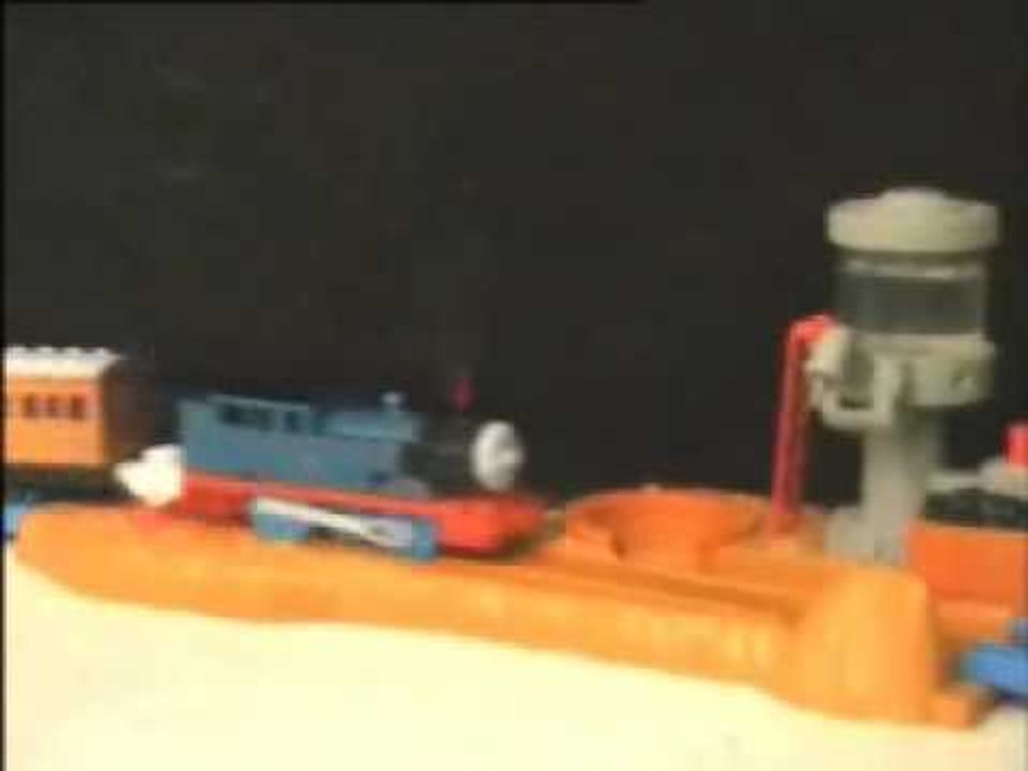 Tomy steam store along thomas set