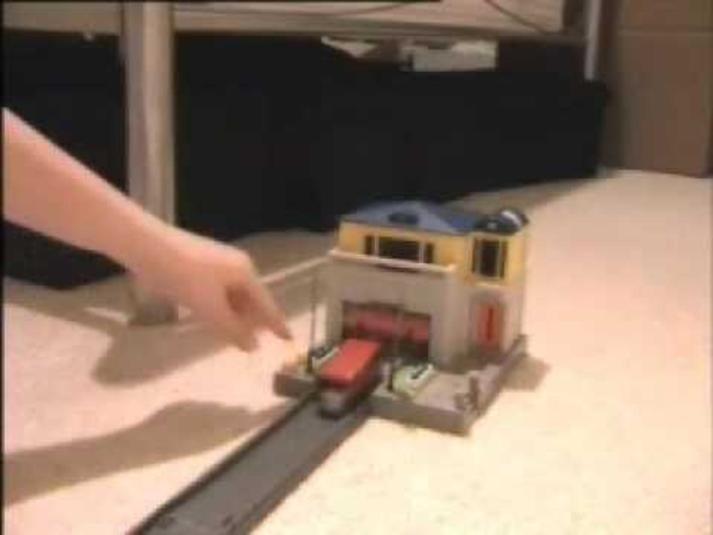 thomas the tank engine garage