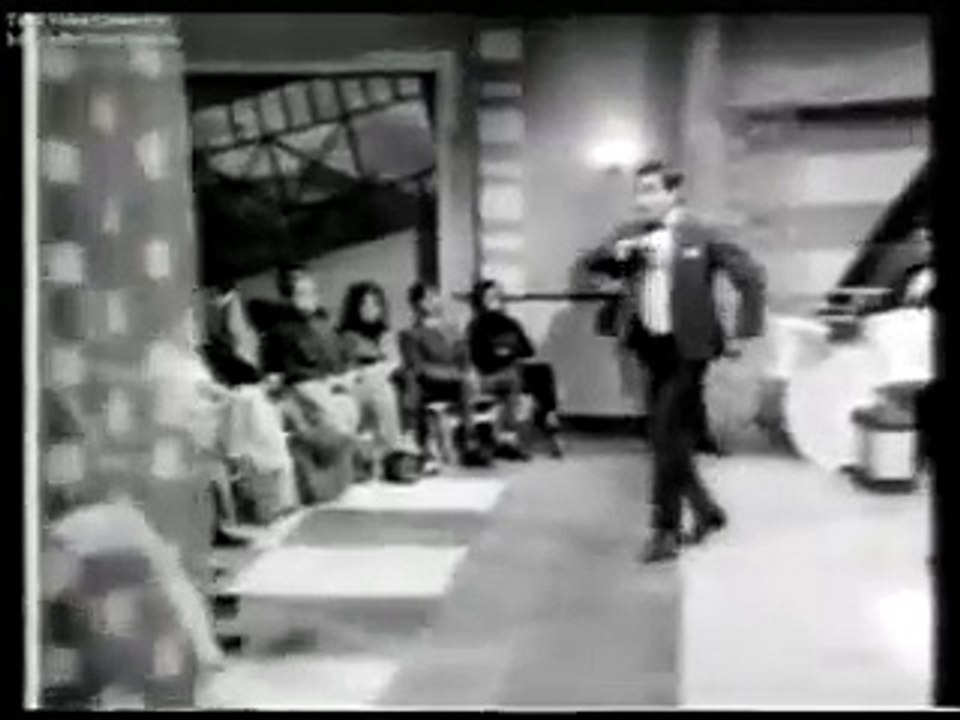 Ahmed Rushdi Acting on his own Song - Jeena Hai Pyare Tu