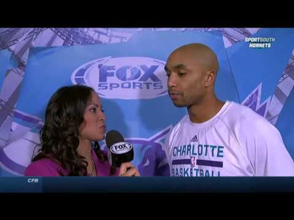 Hornets frena a Jazz