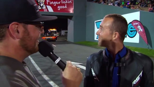 Chute impressionnante de ce pilote de moto dragster : backflip de dingue