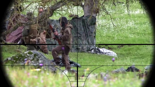 Un Sniper tue tous les membres d'une team au Paintball