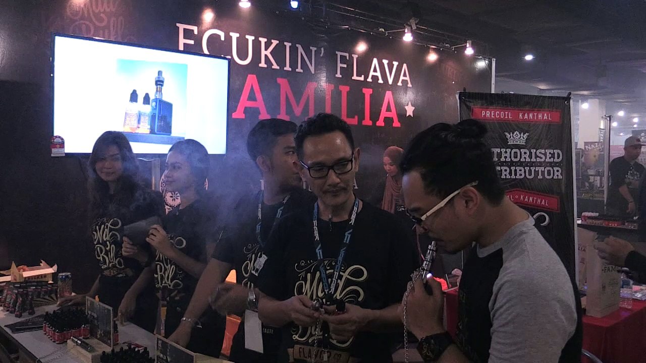 'Unislamische' Mode: E-Zigaretten in Malaysia