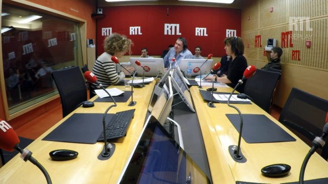 En Marche : Emmanuel Macron n'a plus qu'à se faire broder ses initiales sur ses chemises , dit Alba Ventura