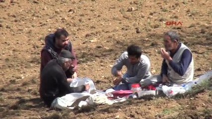 Van - Çataklı Köylü 40 Yıldır Karasabanla Tarla Sürüyor