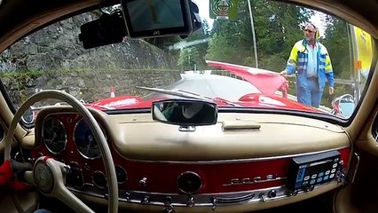 Um magnifico Mercedes-Benz 300SL a andar de lado - Brutal!!!