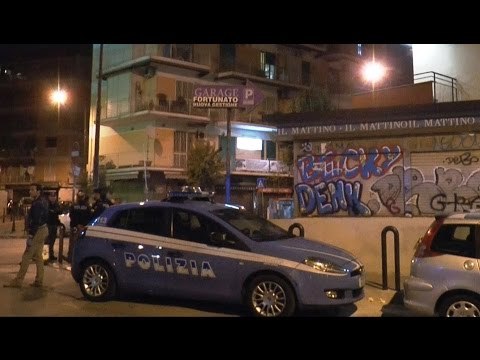 Napoli - Sparatoria a Soccavo, stesa a terra (07.04.16)