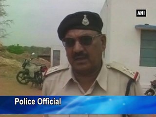 Cops distribute water in MP’s drought-hit Tikamgarh village