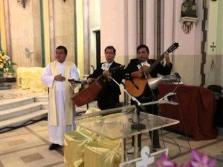 Le cantan a San Juan Bosco / Video Erick Barrios