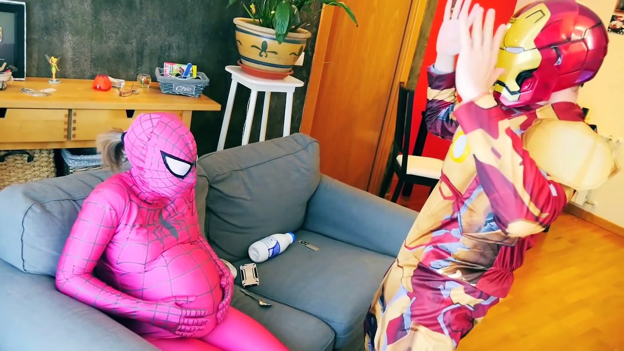 Pink Spidergirl, Spiderman & Spiderbaby - Spidergirl Pregnant ! Superhero Fun in Real Life